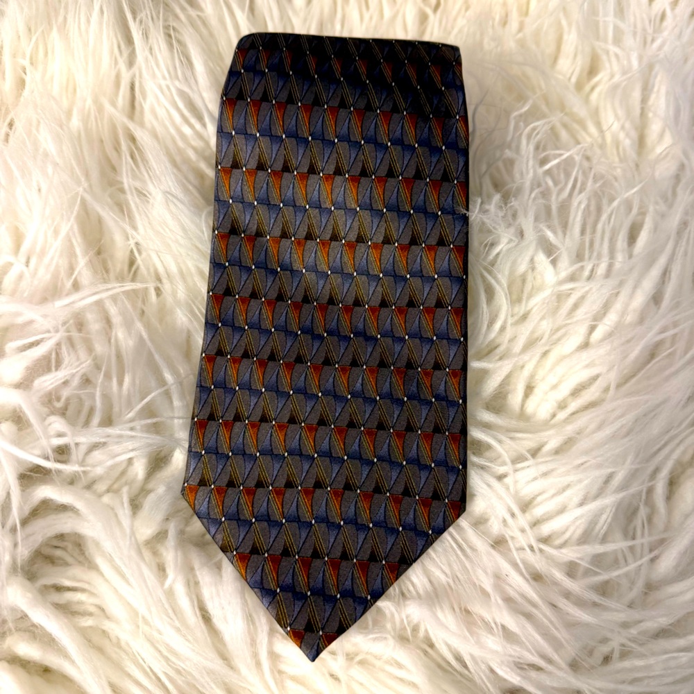 49. Van Heusen 100% Silk Tie